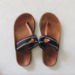 SOLD >> Leather Sandals